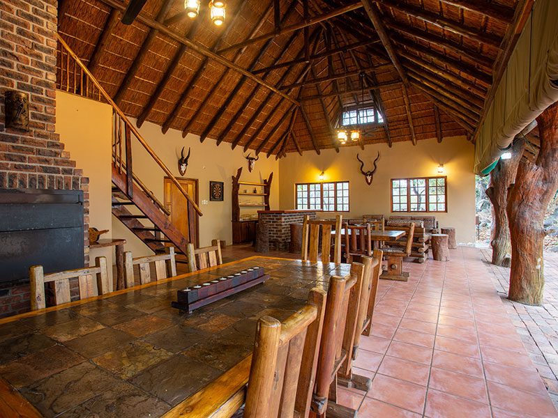 Makutsi-tented-camp-restaurant
