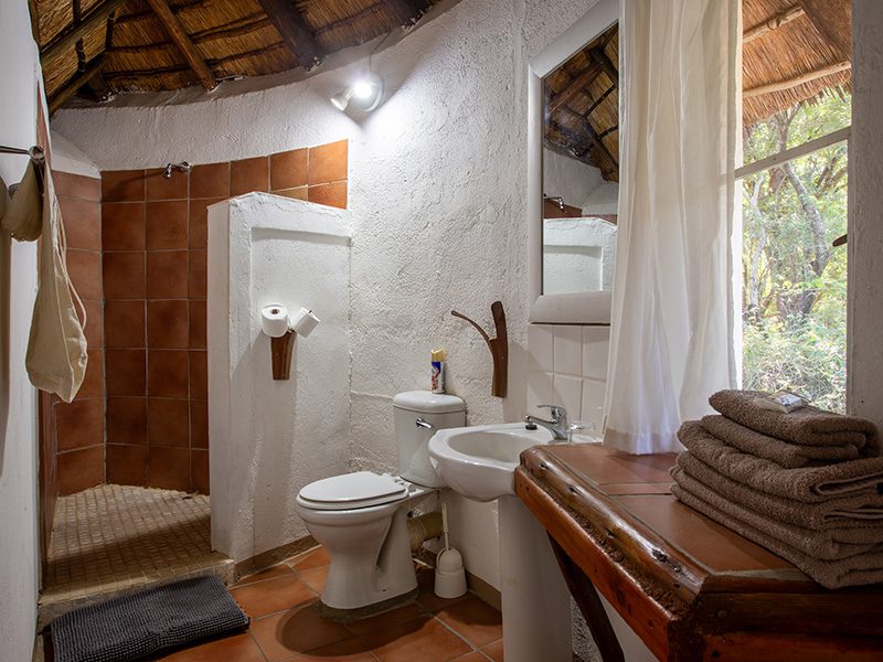 makutsi-accom-bathroom