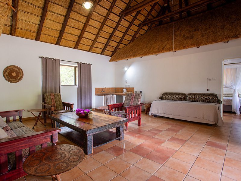 makutsi-accom-inside-family