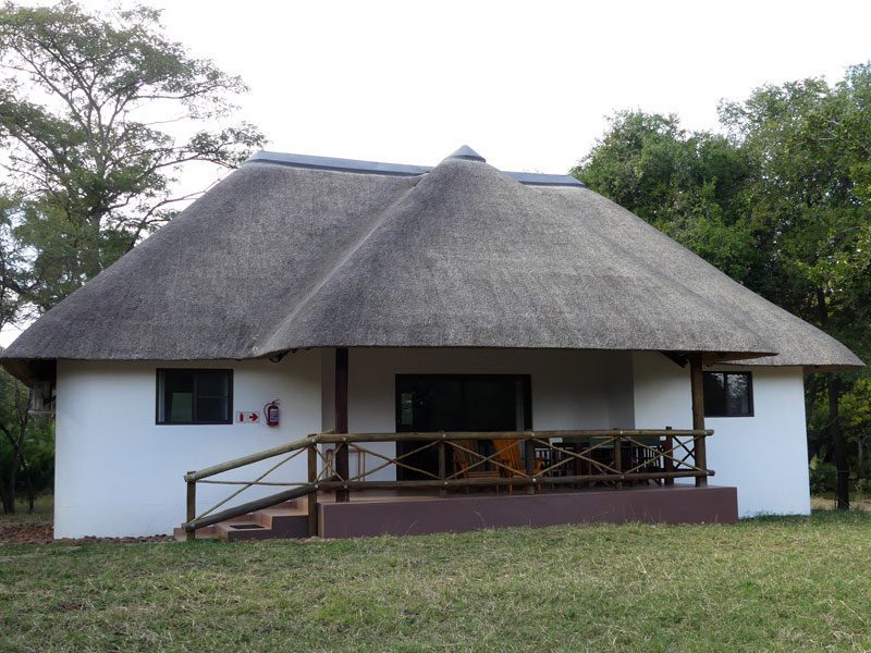 makutsi-accom-outside-family