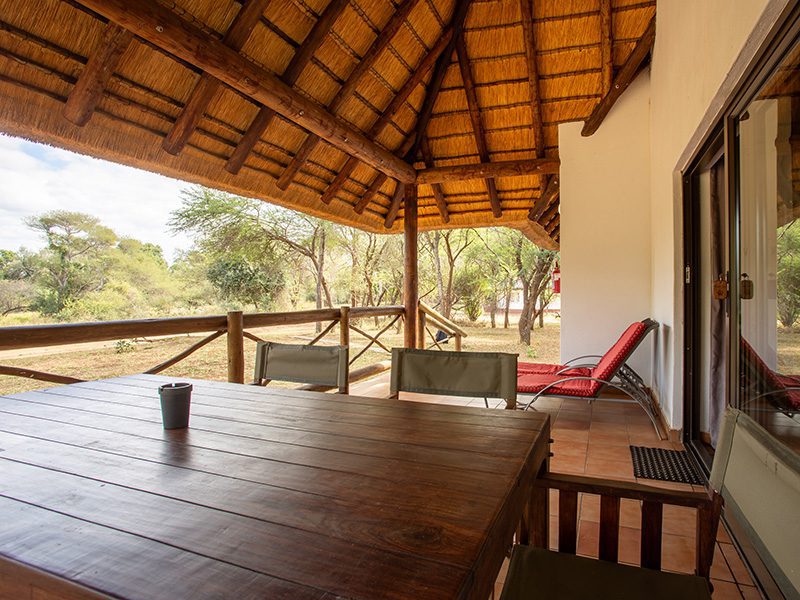 makutsi-accom-terrace-family