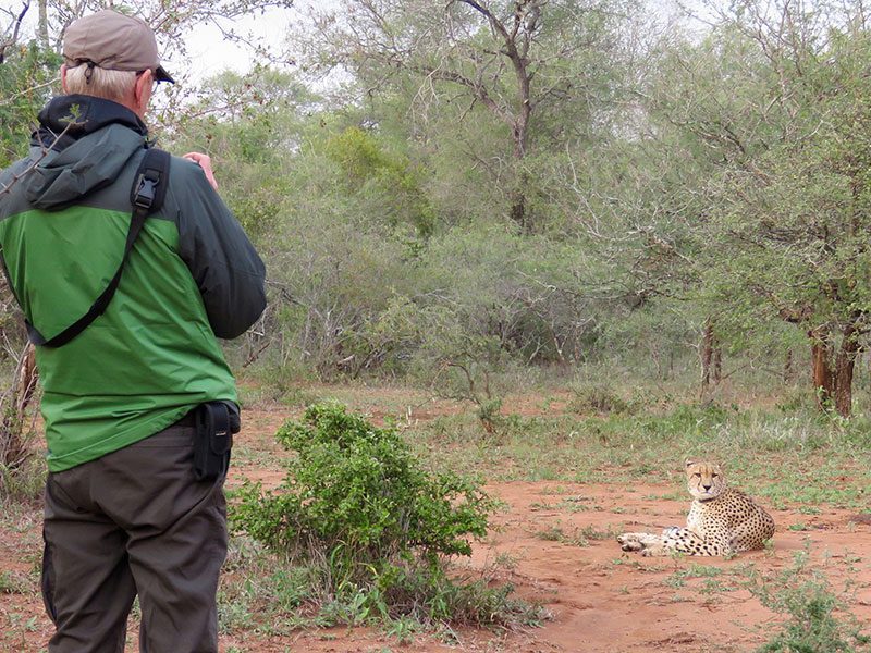 makutsi-tented-camp-walk