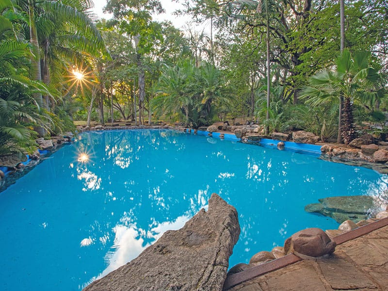 makutsi-poolcolours-outdoor